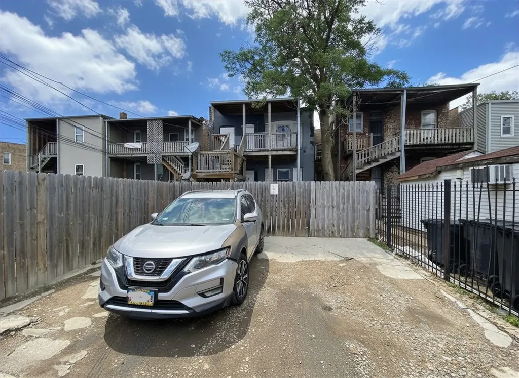 3929 West Van Buren Street Chicago IL 60624