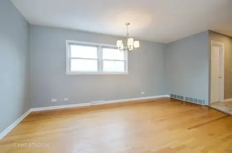 2749 West North Shore Avenue Chicago IL 60645