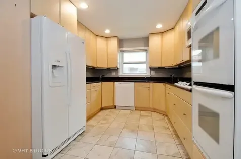 2749 West North Shore Avenue Chicago IL 60645