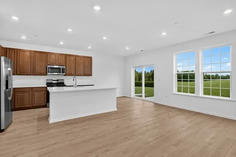 1221 Glenmont Street Algonquin IL 60102