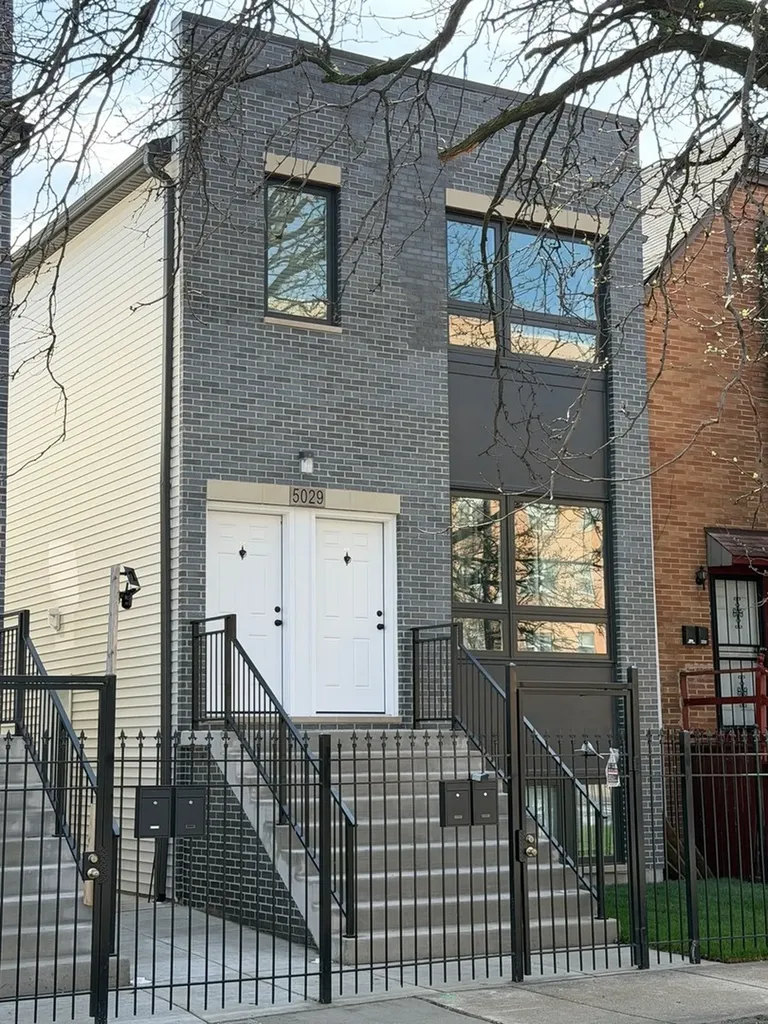 5027 South Indiana Avenue Chicago IL 60615