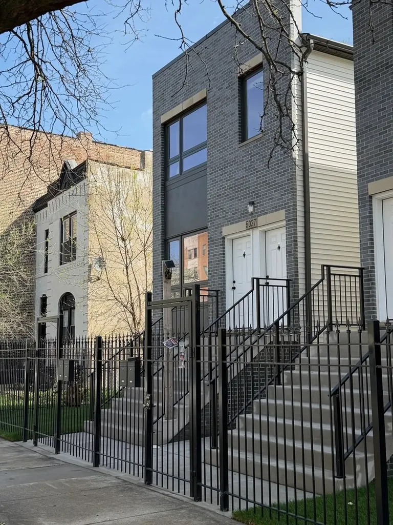 5027 South Indiana Avenue Chicago IL 60615