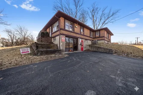 8200 West 95 Street Hickory Hills IL 60457