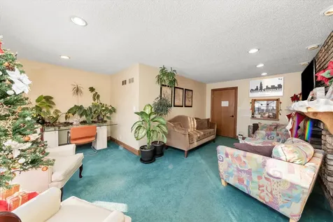 8200 West 95 Street Hickory Hills IL 60457