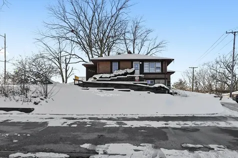 8200 West 95 Street Hickory Hills IL 60457