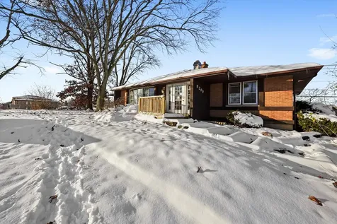 8200 West 95 Street Hickory Hills IL 60457