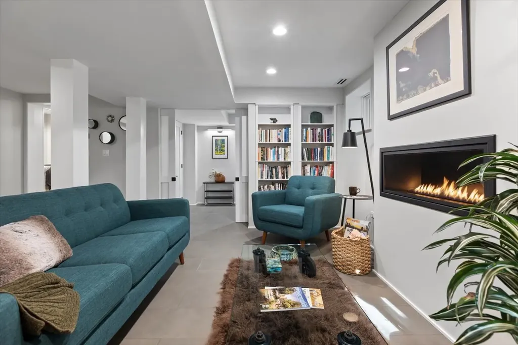 159 West Burton Place Chicago IL 60610