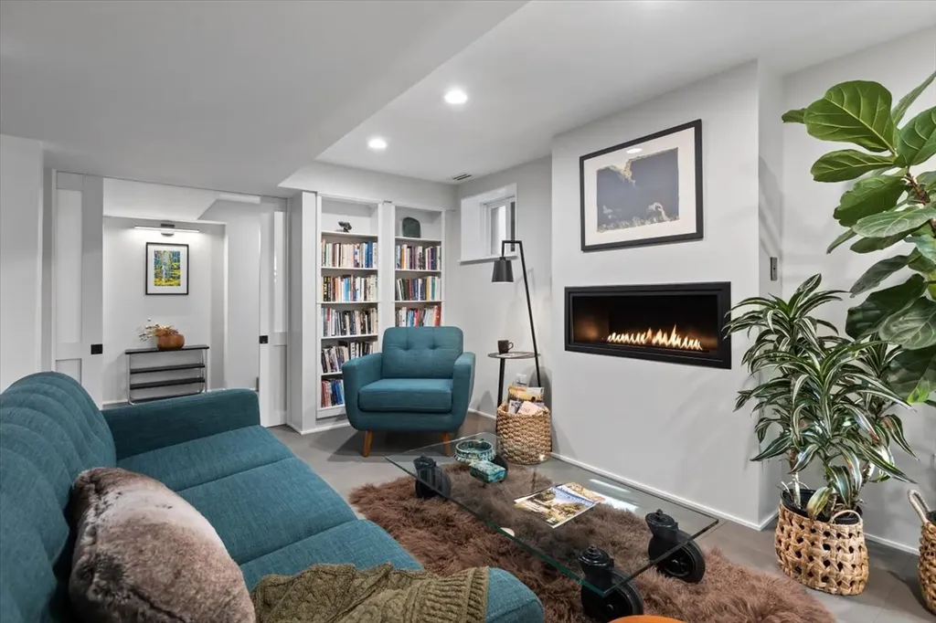 159 West Burton Place Chicago IL 60610
