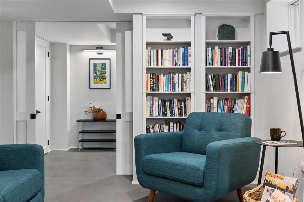 159 West Burton Place Chicago IL 60610