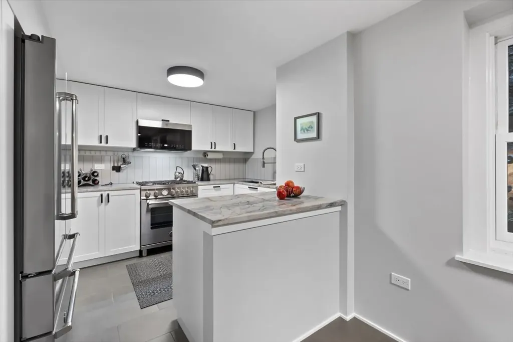 159 West Burton Place Chicago IL 60610