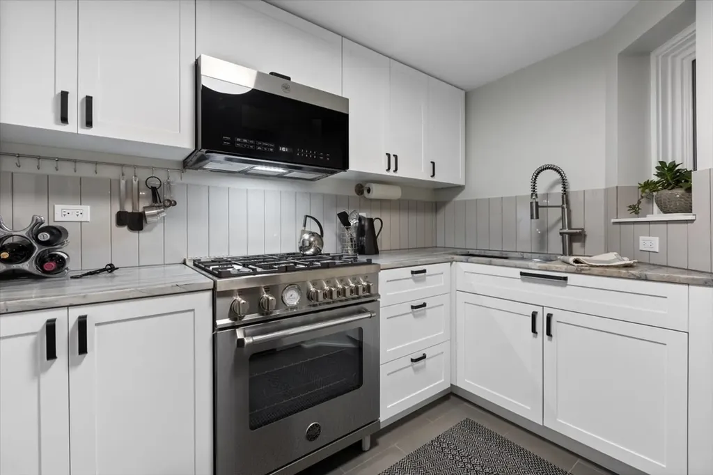 159 West Burton Place Chicago IL 60610