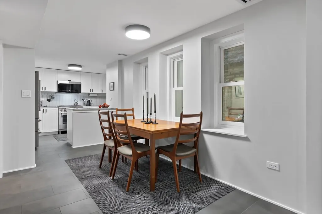 159 West Burton Place Chicago IL 60610