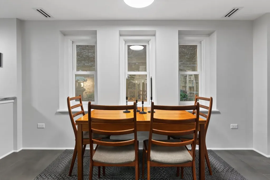 159 West Burton Place Chicago IL 60610