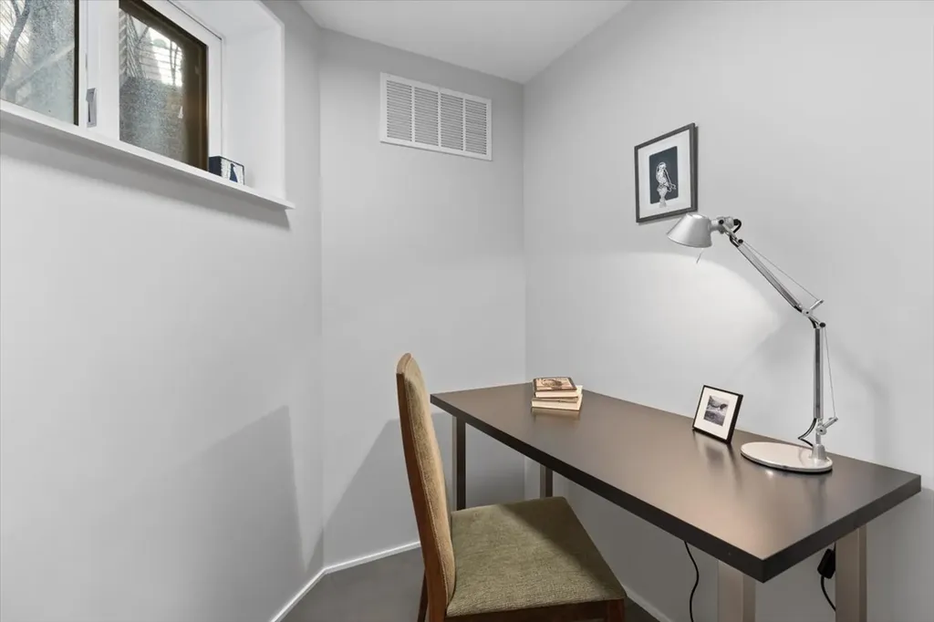 159 West Burton Place Chicago IL 60610