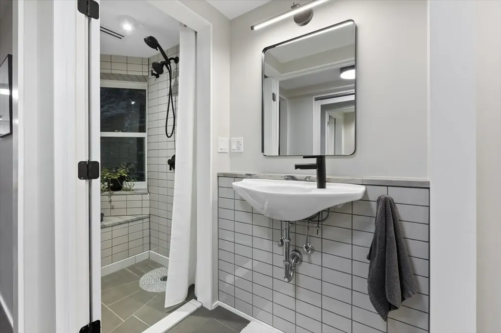 159 West Burton Place Chicago IL 60610