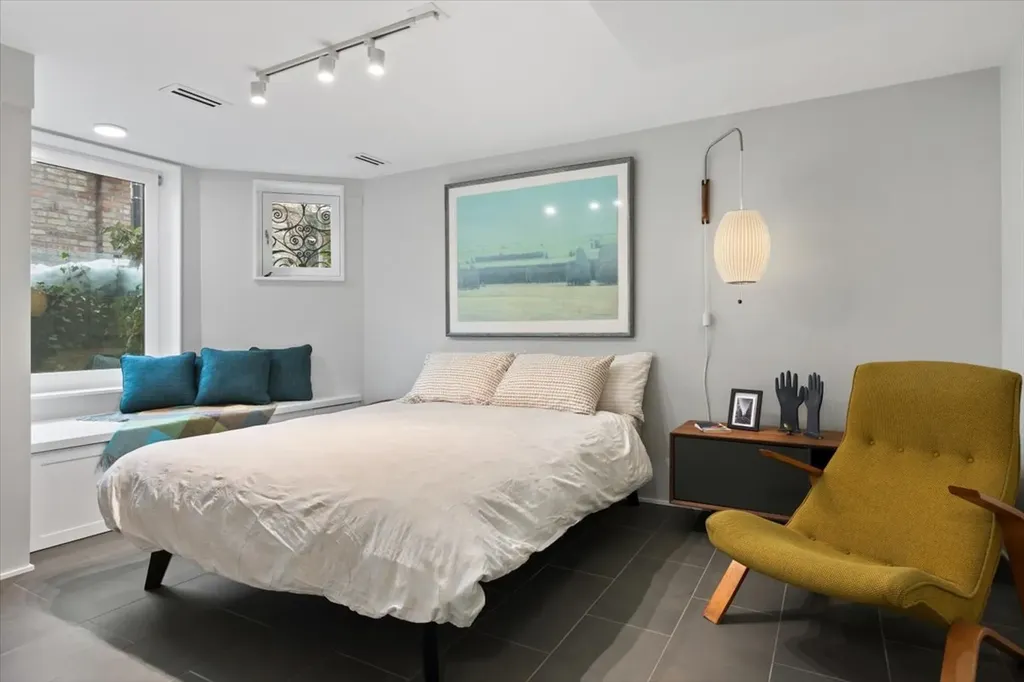 159 West Burton Place Chicago IL 60610