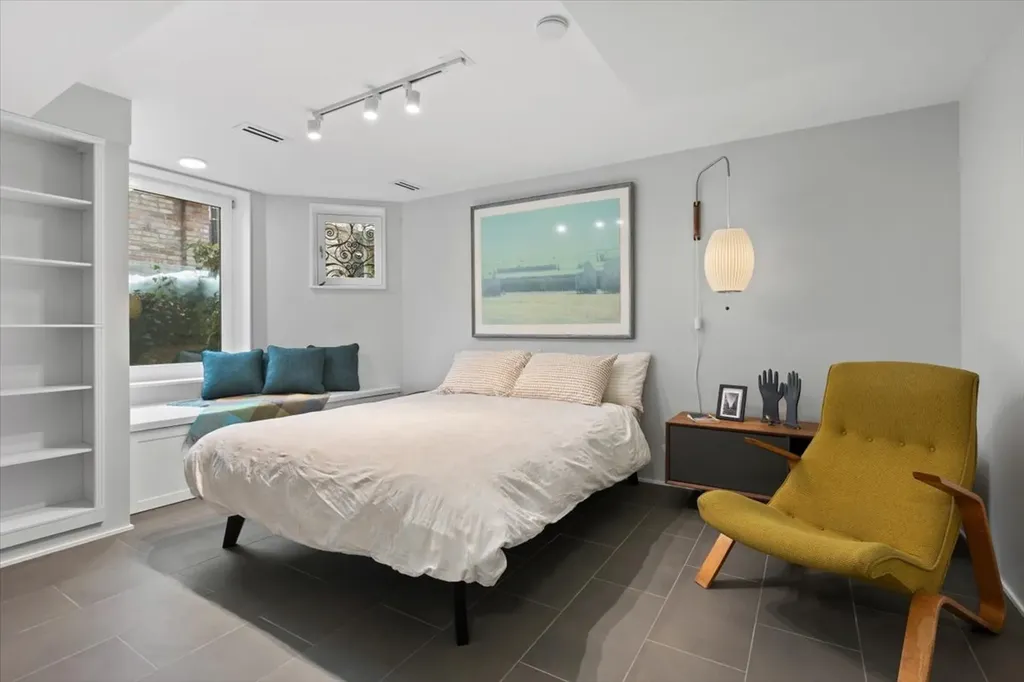 159 West Burton Place Chicago IL 60610