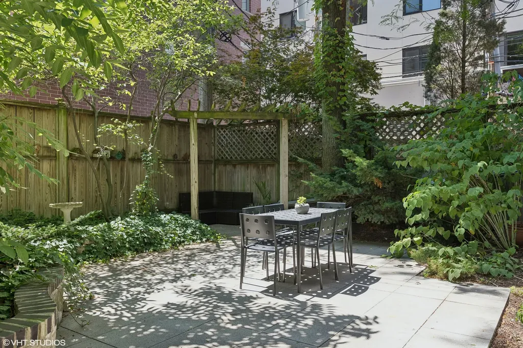 159 West Burton Place Chicago IL 60610
