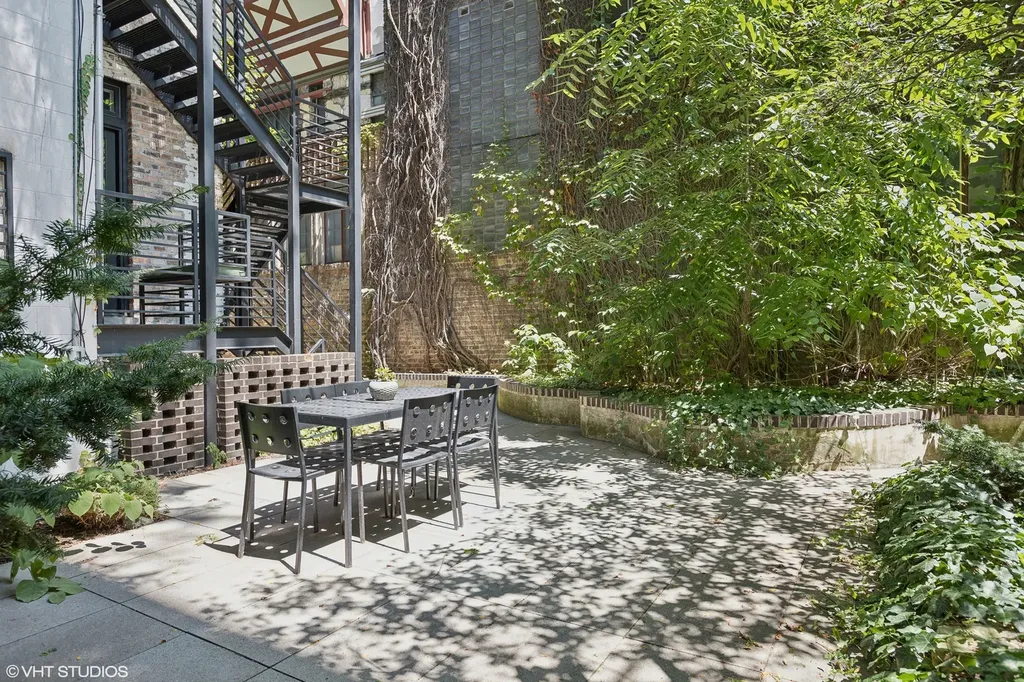 159 West Burton Place Chicago IL 60610