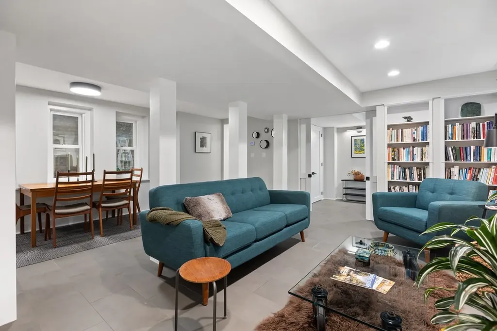 159 West Burton Place Chicago IL 60610