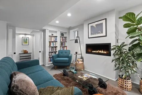 159 West Burton Place Chicago IL 60610