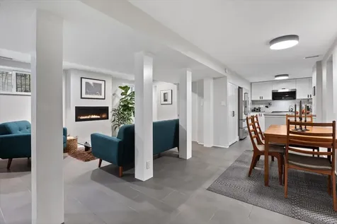 159 West Burton Place Chicago IL 60610