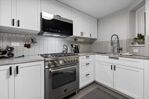 159 West Burton Place Chicago IL 60610