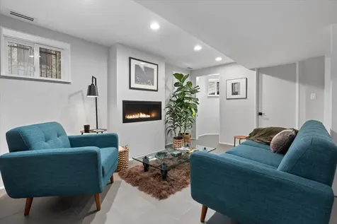 159 West Burton Place Chicago IL 60610