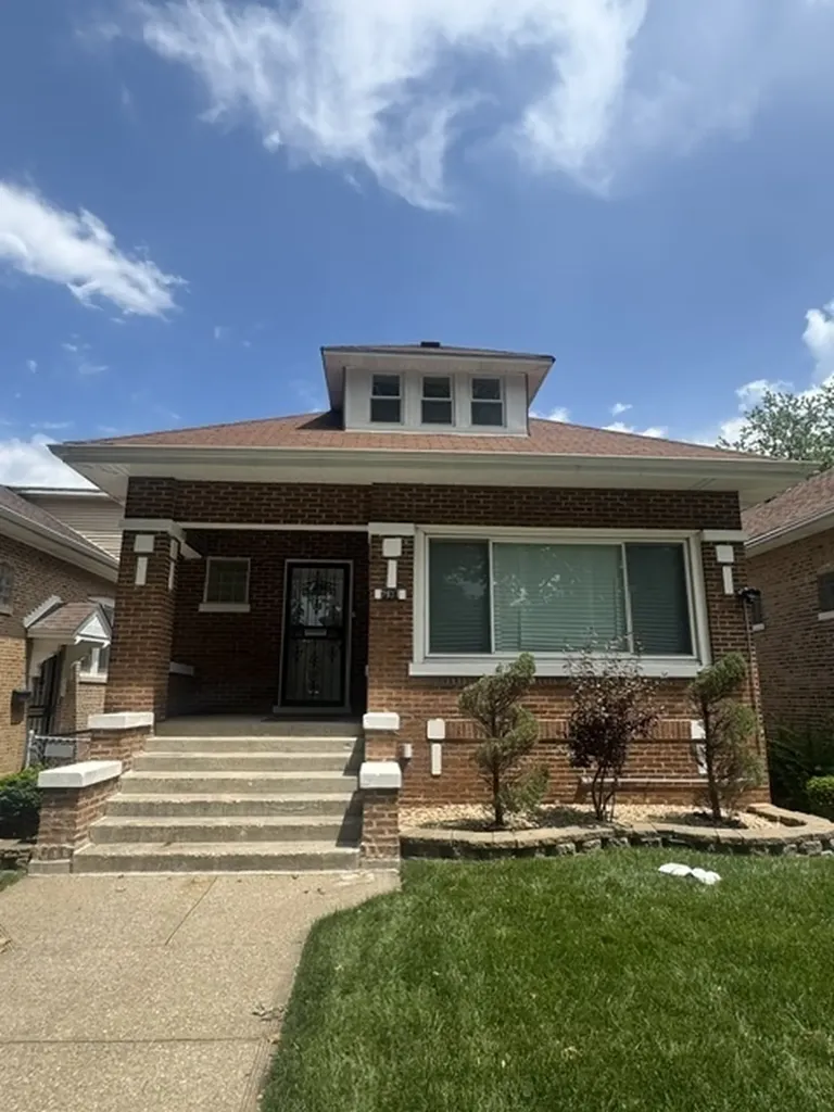 7937 South Crandon Avenue Chicago IL 60617