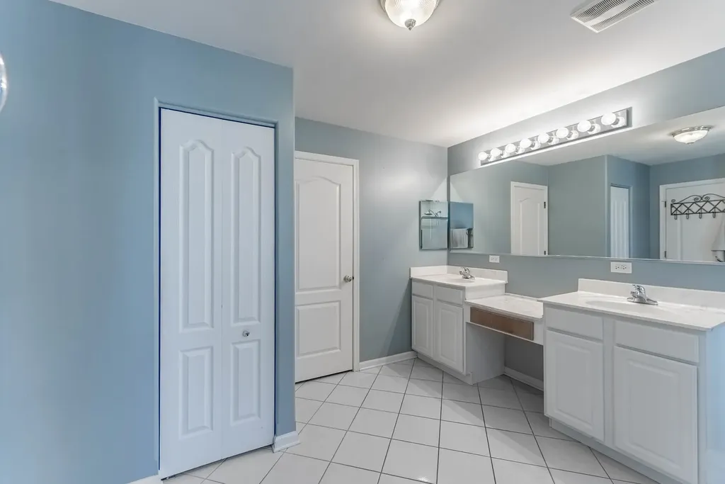 271 Stonegate Road Bolingbrook IL 60440