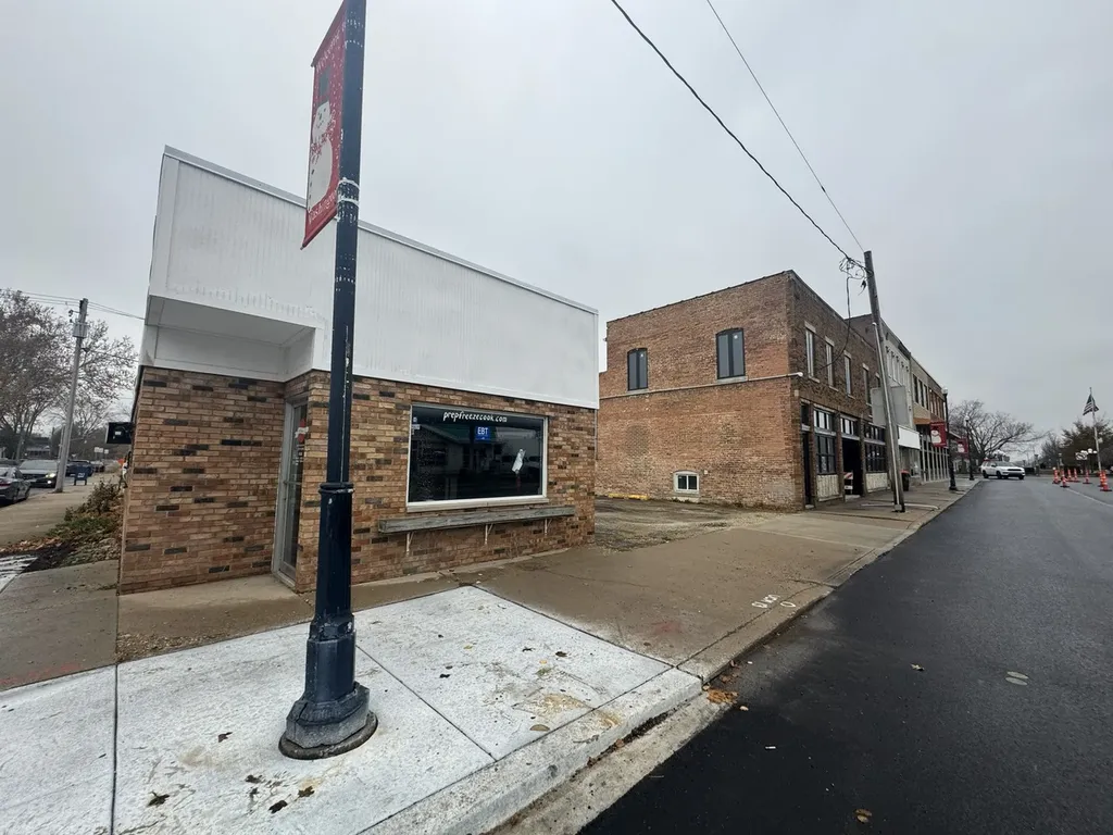 126 Walnut Street Washington IL 61571