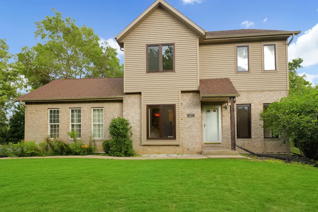 307 Blackstone Avenue Willow Springs IL 60480