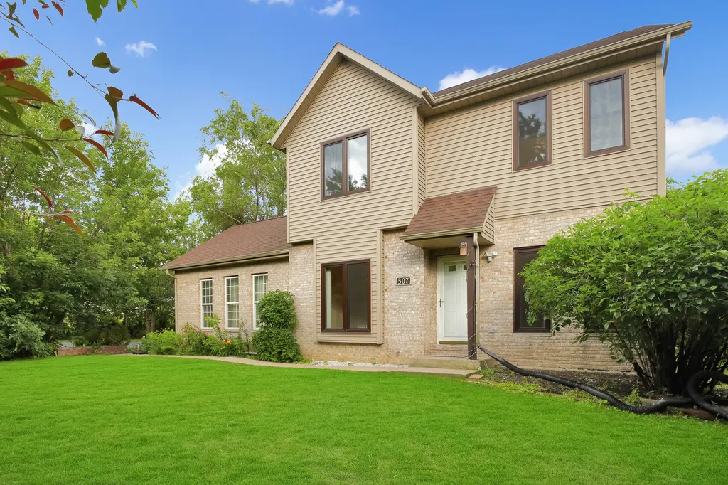 307 Blackstone Avenue Willow Springs IL 60480