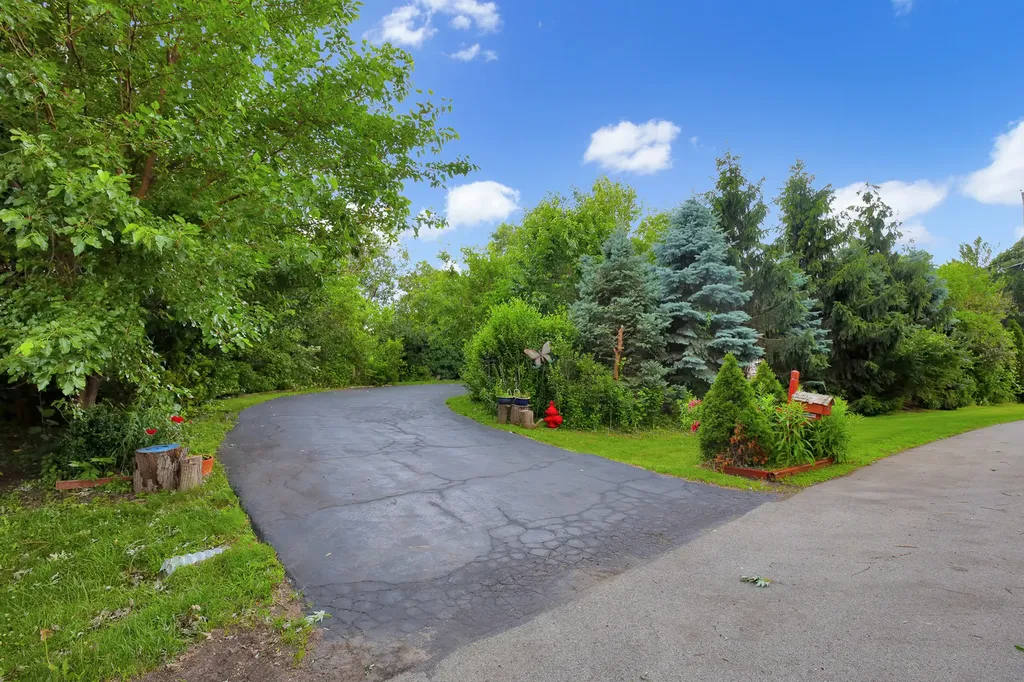 307 Blackstone Avenue Willow Springs IL 60480