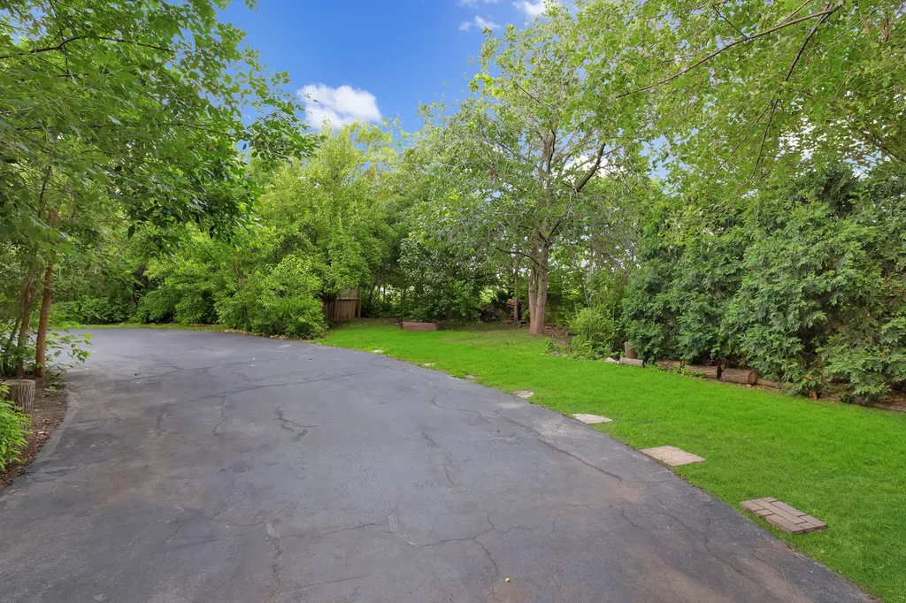 307 Blackstone Avenue Willow Springs IL 60480
