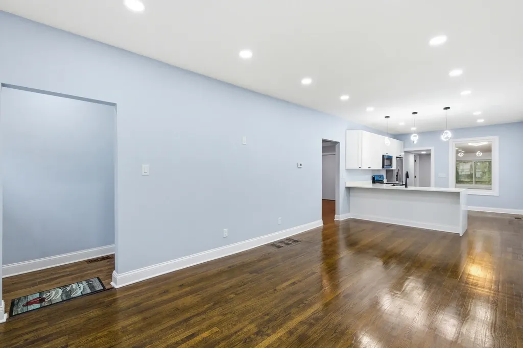 312 East 136th Street Chicago IL 60827