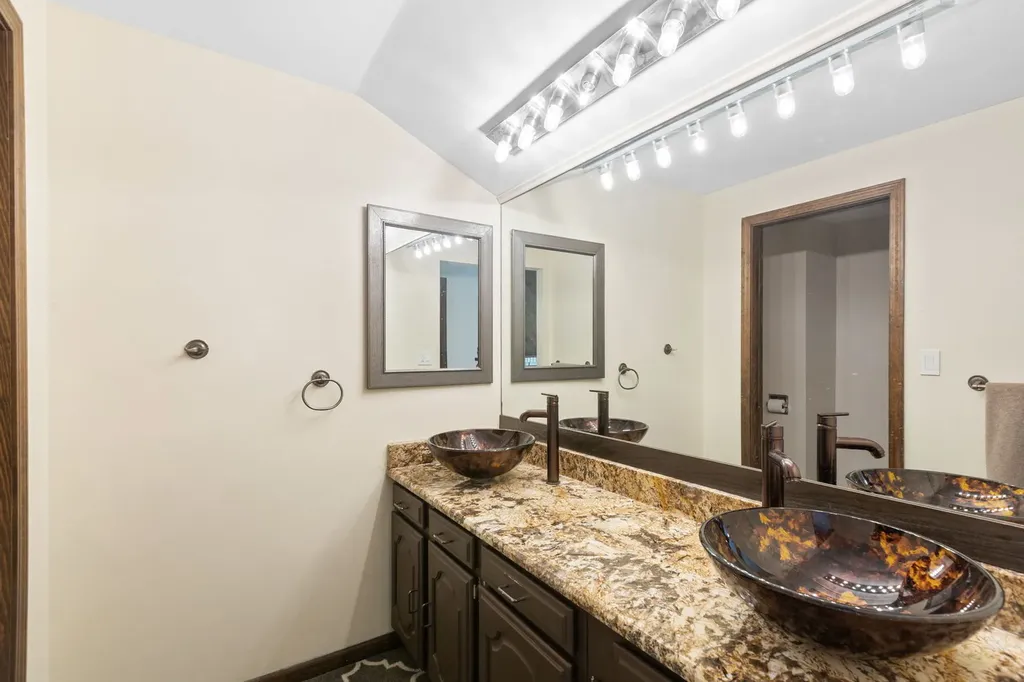 6320 Rowland Road Huntley IL 60142