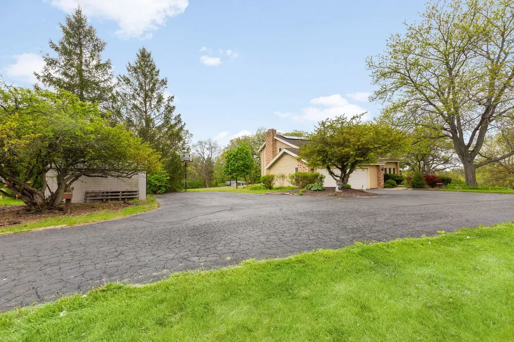 6320 Rowland Road Huntley IL 60142