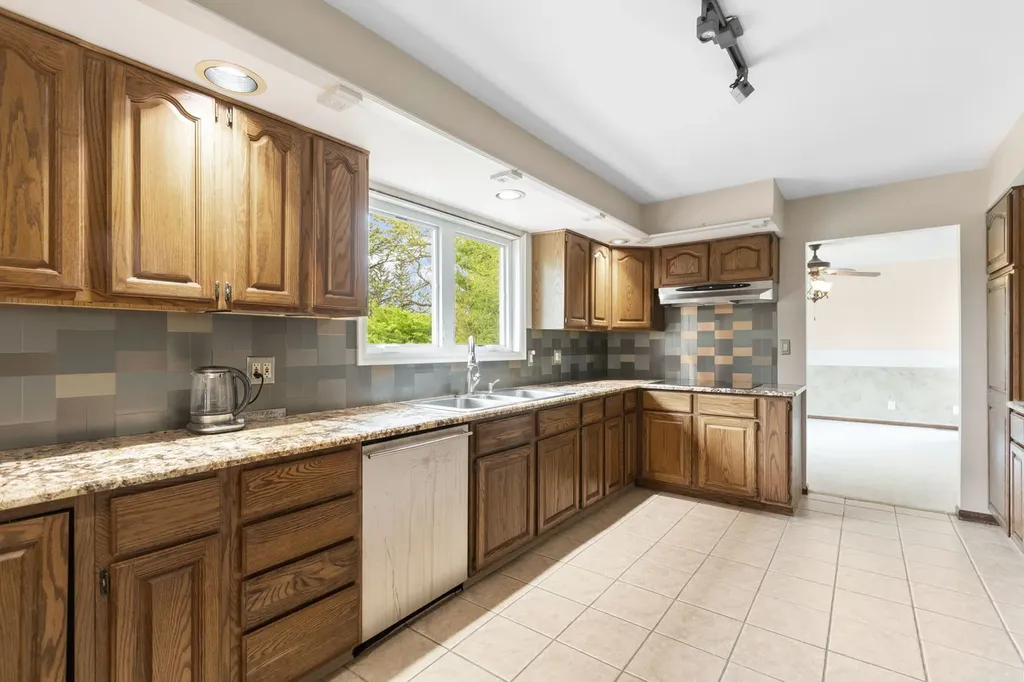 6320 Rowland Road Huntley IL 60142
