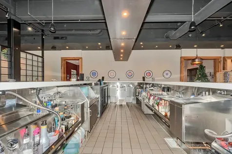 140 Washington Square Washington IL 61571