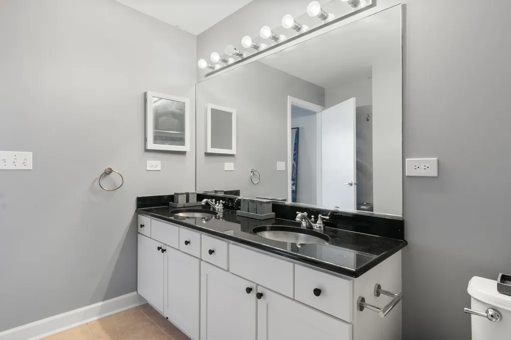 849 North Franklin Street Chicago IL 60610