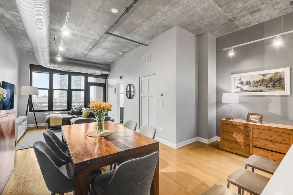 849 North Franklin Street Chicago IL 60610