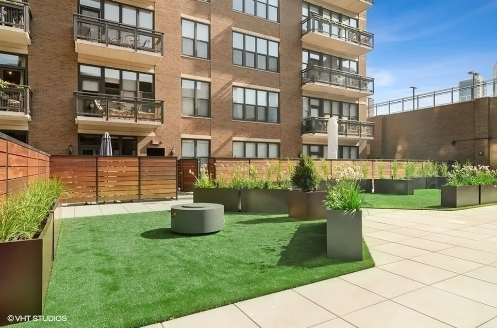 849 North Franklin Street Chicago IL 60610