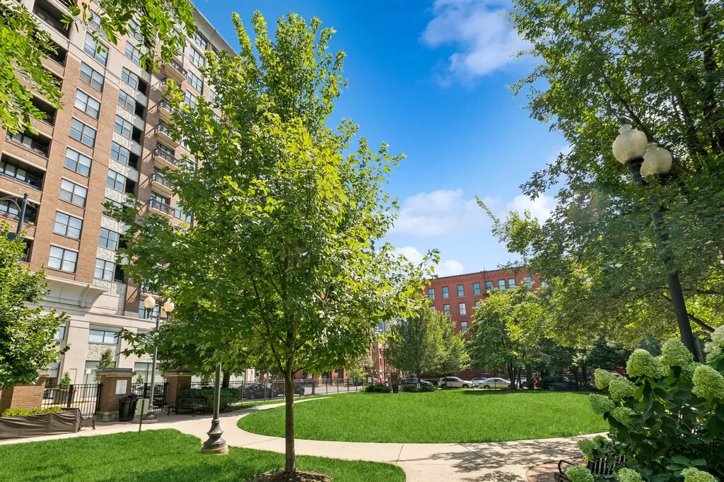 849 North Franklin Street Chicago IL 60610