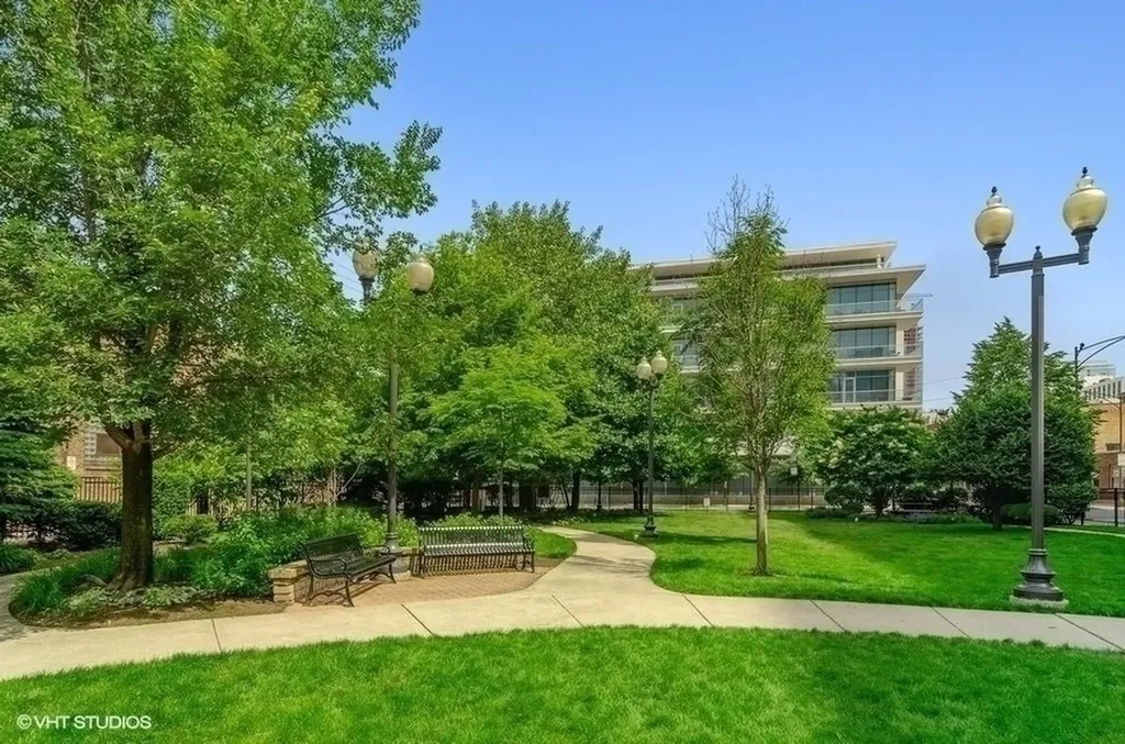 849 North Franklin Street Chicago IL 60610