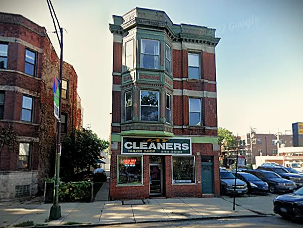 1953 West Roscoe Street Chicago IL 60657