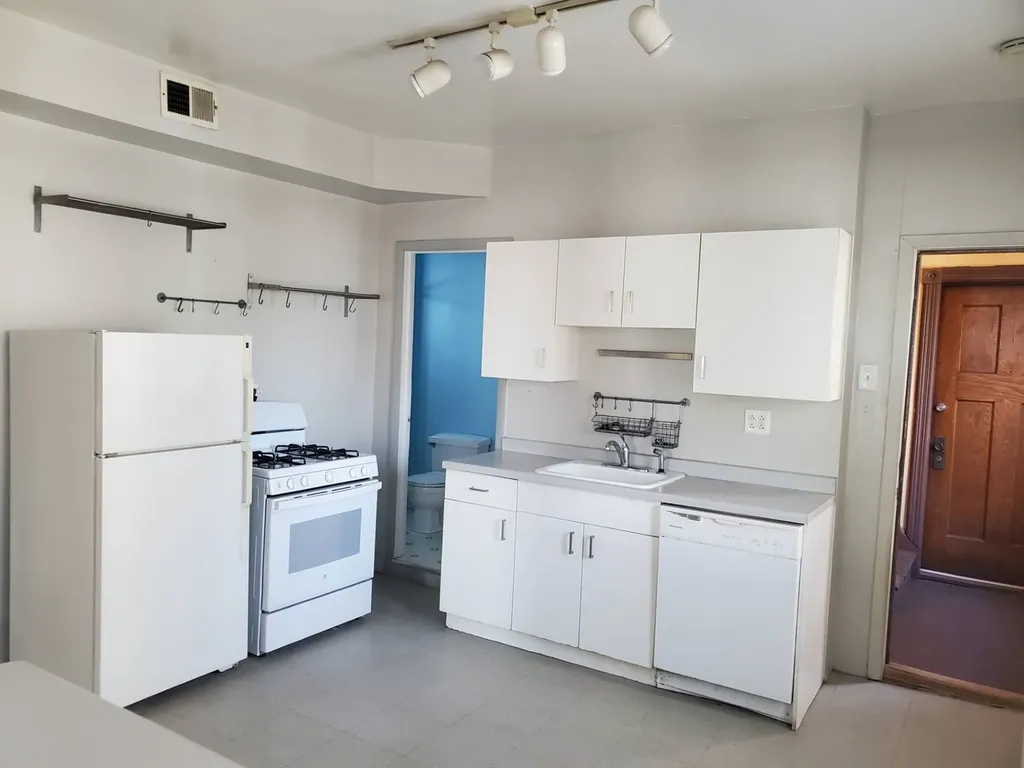 1953 West Roscoe Street Chicago IL 60657