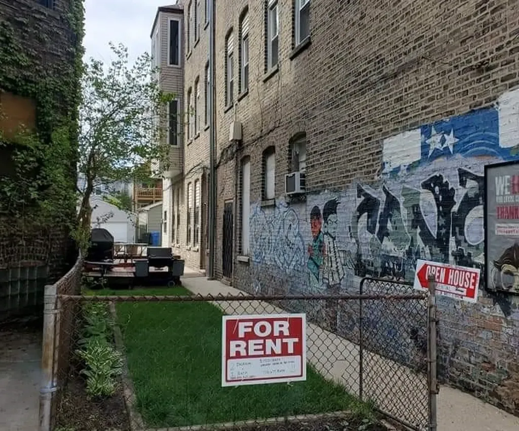 1953 West Roscoe Street Chicago IL 60657