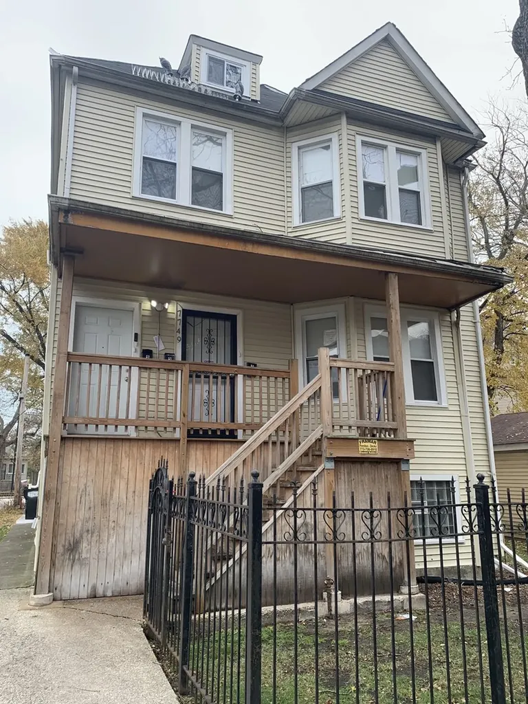 7749 South Muskegon Avenue Chicago IL 60649
