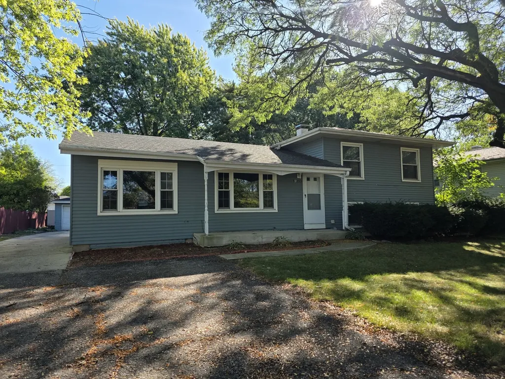 5S353 Stewart Drive Naperville IL 60563